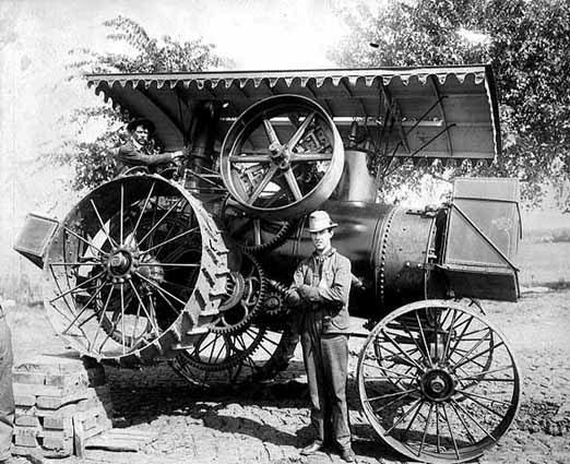 Steam traction engine ca_ 1903.jpg